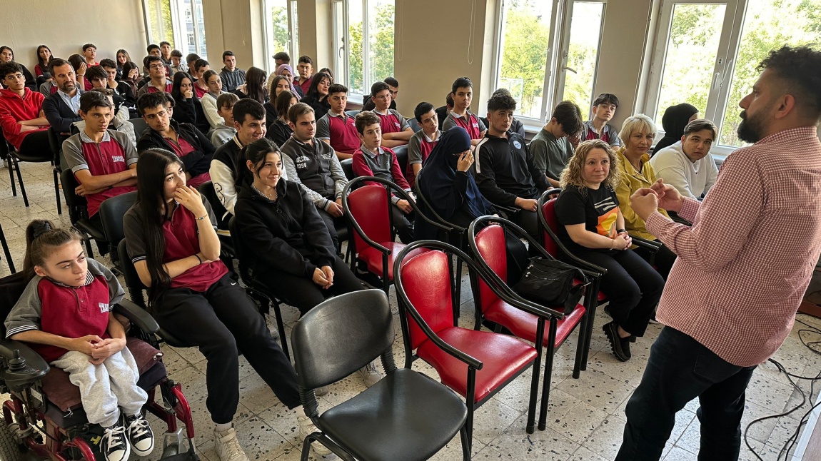 'Mimar Sinan Yolunda Öncü Gençler'  İsimli Seminer Fatih Tahir Andı  Tarafından Verildi.